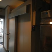 横浜市中華街の某中華料理店｜プレハブ冷凍庫の新設工事