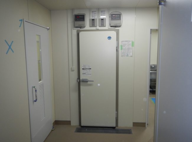 神奈川県川崎市の某私立中学校｜プレハブ冷凍・冷蔵庫の新設工事 施工事例