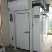神奈川県相模原市の某警備協会｜研修センター内のプレハブ冷凍・冷蔵庫の新設工事