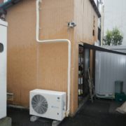 神奈川県秦野市の某寿司店｜プレハブ冷凍庫の冷却ユニットの交換工事