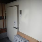 神奈川県小田原市の某業務用の八百屋｜プレハブ冷蔵庫の新設工事