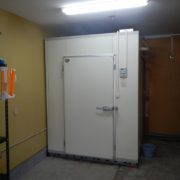 神奈川県藤沢市の「ステーキハウス・俵」様｜中古パネルの冷却機器設置