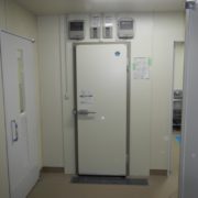 神奈川県川崎市の某私立中学校｜プレハブ冷凍・冷蔵庫の新設工事 施工事例
