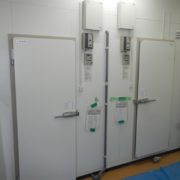 神奈川県横浜市保土ヶ谷区の某ステーキ店｜プレハブ冷凍・冷蔵庫の新設工事