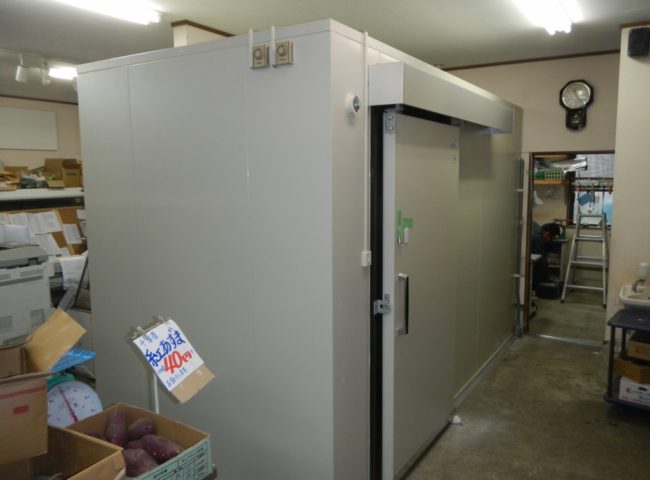 神奈川県南足柄郡の某八百屋｜プレハブ冷蔵庫の新設工事