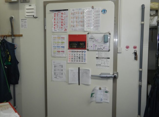 神奈川県横須賀市の某寿司屋｜プレハブ冷凍庫の入れ替え工事