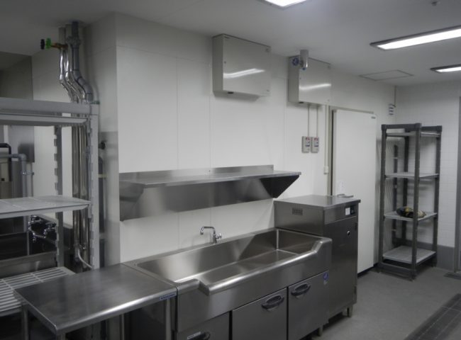 神奈川県横須賀市の某研修施設｜厨房内のプレハブ冷凍・冷蔵庫の新設工事