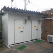 神奈川県逗子市の某焼肉店｜屋外にプレハブ冷凍・冷蔵庫を新設工事