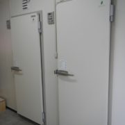 神奈川県相模原市の某ラーメン屋｜プレハブ冷凍・冷蔵庫の新設工事