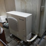 神奈川県藤沢市の某煎餅屋｜プレハブ冷凍庫の冷却機サイクル交換