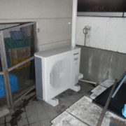 東京都立川市の某飲食店｜屋上にプレハブ冷凍庫の新設工事