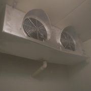 既設プレハブ冷蔵庫の移設と再稼働＋ホシザキ新規室外機導入｜神奈川県伊勢原市 食品スーパーでの冷蔵設備リユース施工