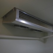 【神奈川県大和市】セントラルキッチン内にプレハブ冷蔵庫を新設｜食品衛生・省エネ・作業性を兼ね備えた業務用仕様