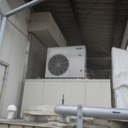 【神奈川県大和市】セントラルキッチン内にプレハブ冷蔵庫を新設｜食品衛生・省エネ・作業性を兼ね備えた業務用仕様