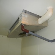 【神奈川県藤沢市】精肉店バックヤードにホシザキ製プレハブ冷蔵庫を新設｜業務用冷蔵設備施工事例