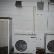 【神奈川県小田原市】飲食店バックヤードにホシザキ製プレハブ冷凍・冷蔵庫を新設｜業務用冷蔵設備施工事例