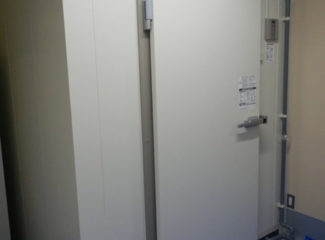 【神奈川県藤沢市】精肉店バックヤードにホシザキ製プレハブ冷蔵庫を新設｜業務用冷蔵設備施工事例