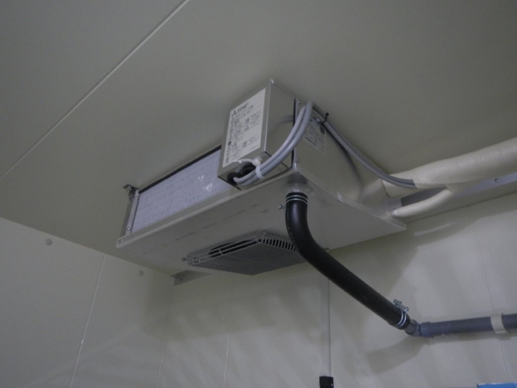 神奈川県大和市の飲食店プレハブ冷蔵庫内部に設置されたユニットクーラー